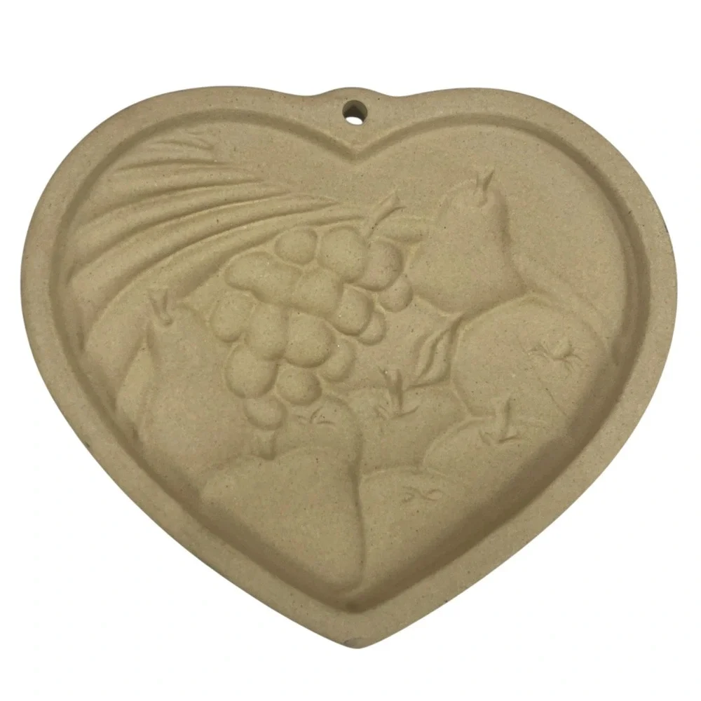 Pampered Chef Heart Of Plenty Mold 1995 USA Stoneware Fruit Grapes/Pear